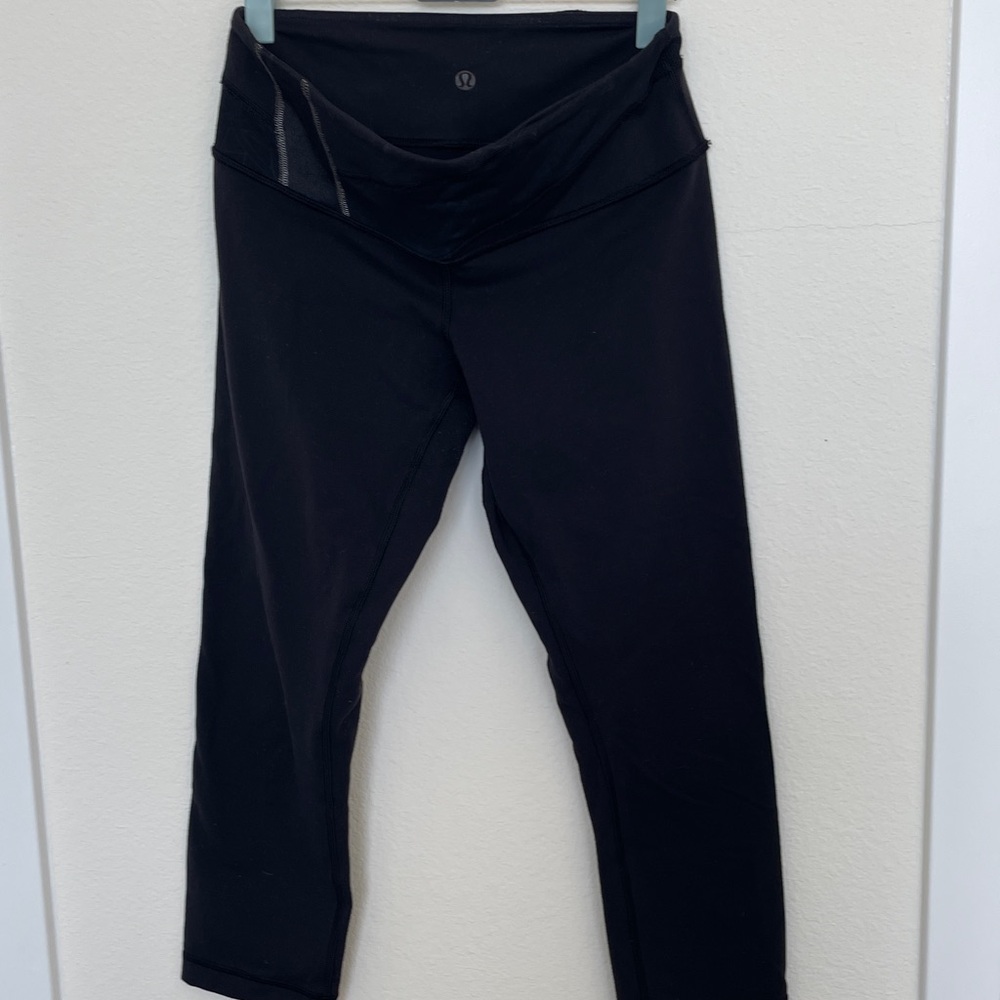 Black Athletic capri Leggings by Lululemon size Small in excellent condition